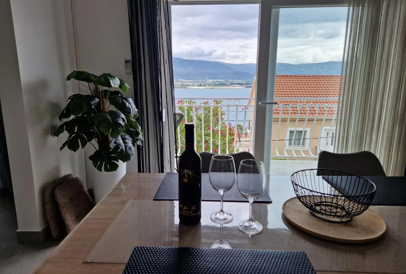 Apartment Denis Trogir 0*,